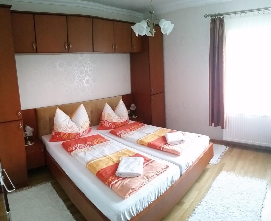 Fadora Apartman Appartement Tihany Kamer foto