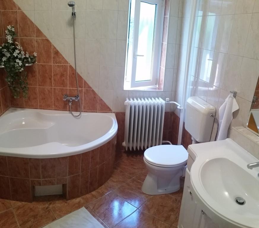 Fadora Apartman Appartement Tihany Buitenkant foto