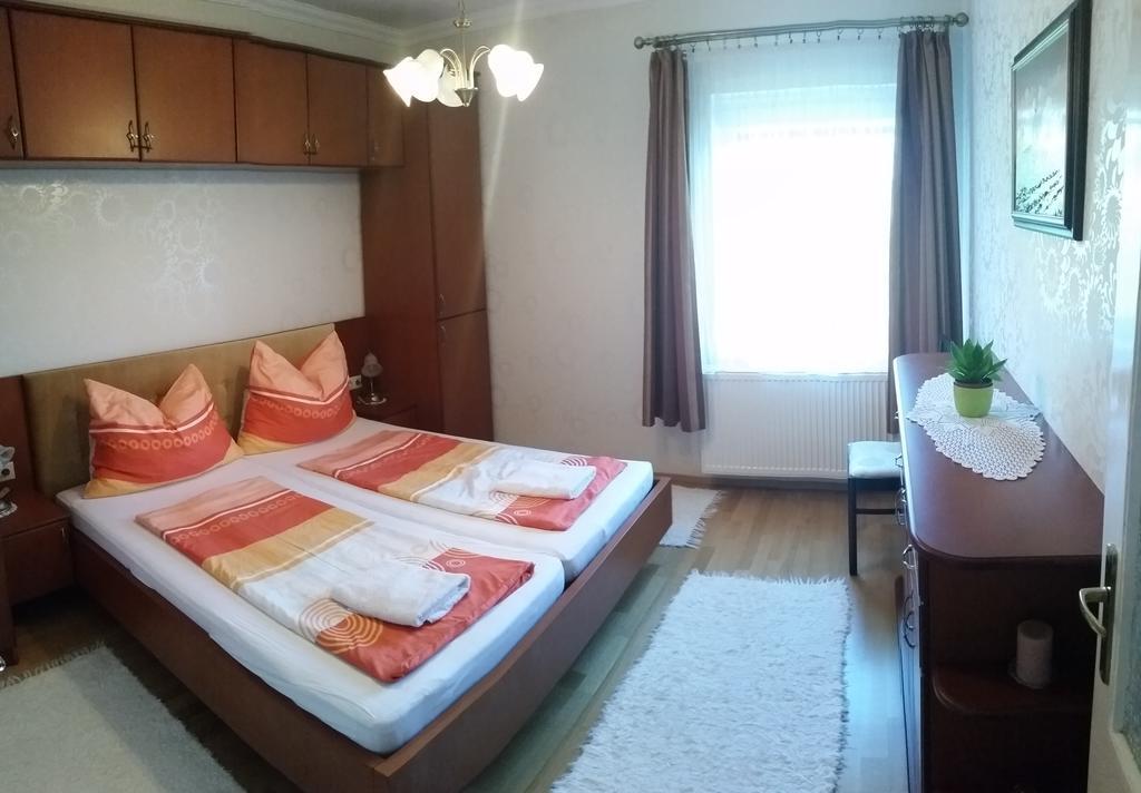 Fadora Apartman Appartement Tihany Buitenkant foto